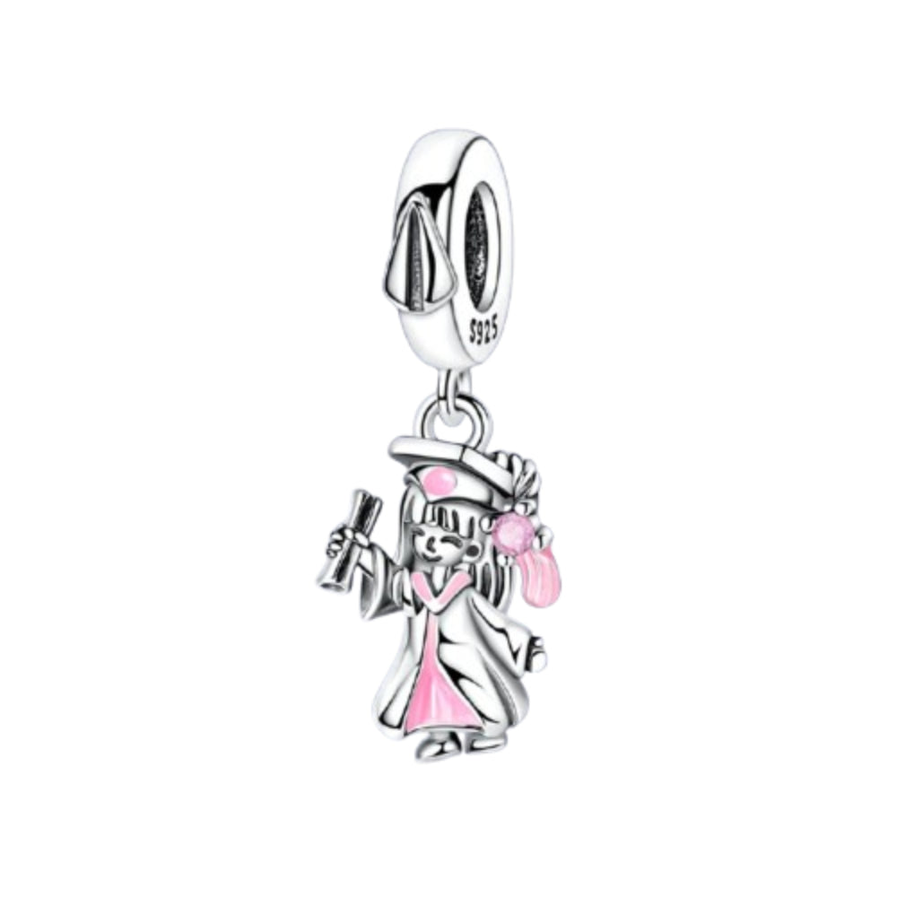 Stolze Absolventin mit pinken Details - Charm