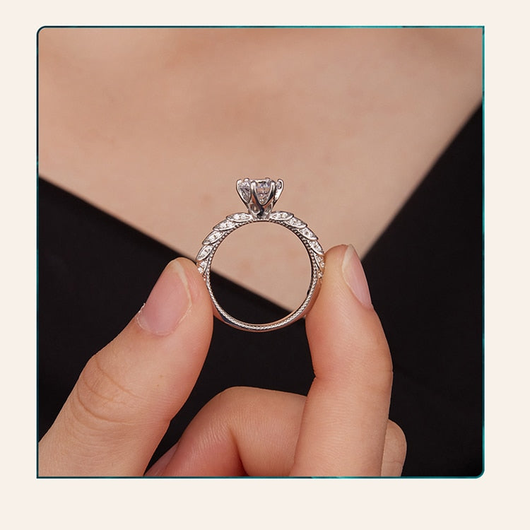 Shiny Luxury - Moissanite Ring